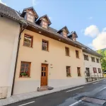 Amazing With Balcony - One Bedroom With Balcony * Log pod Mangartom
