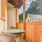 Apartment Amazing With Balcony - One Bedroom With Balcony Log pod Mangartom