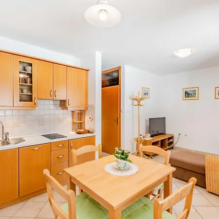 Amazing With Balcony - One Bedroom With Balcony Апартаменты *