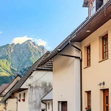 Apartment Amazing With Balcony - One Bedroom With Balcony Log pod Mangartom
