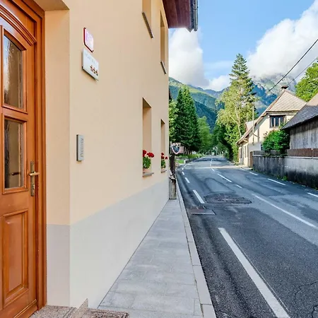 Amazing With Balcony - One Bedroom With Balcony Apartmán