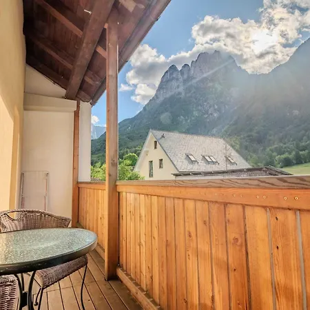 Amazing With Balcony - One Bedroom With Balcony Log pod Mangartom