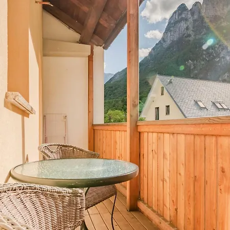 Apartment Amazing With Balcony - One Bedroom With Balcony Log pod Mangartom